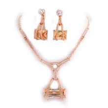 暗夜芳華 新光施華洛世奇水晶「夜來香」套裝，點亮頸間與耳畔的璀璨詩篇